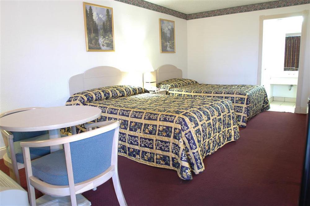 Parkway Inn Birmingham Room photo