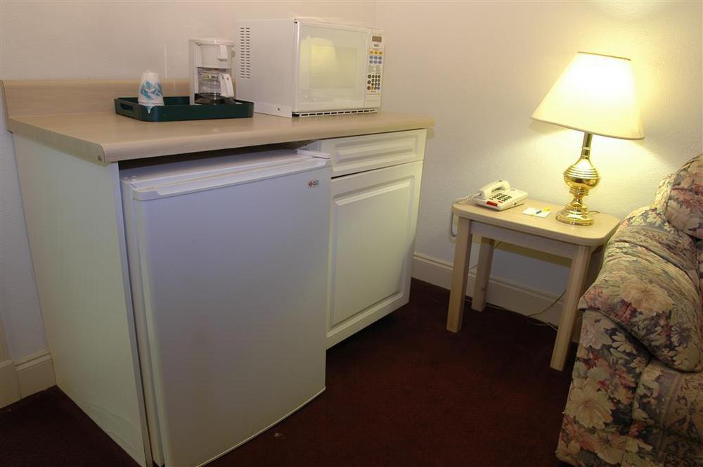 Parkway Inn Birmingham Room photo